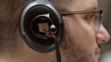 Auriculares con IA permiten seleccionar a quien escuchar en medio