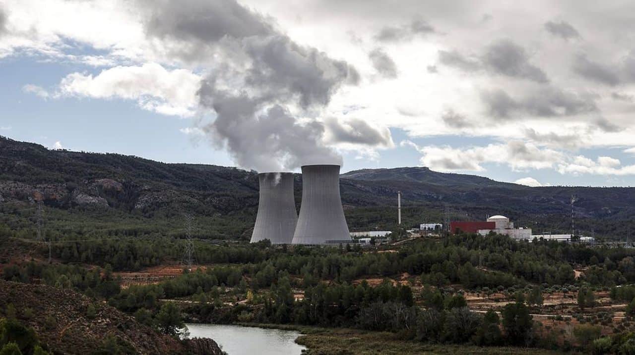 La energia nuclear impulsa mini reactores y reabre plantas para